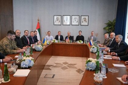 EE UU confirma una nueva reunión "a tres" con Ucrania y Rusia la semana próxima en Abu Dabi