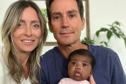 Denuncian a su clínica de fertilidad tras dar a luz un bebé afroamericano: "Encontrar a sus padres biológicos es una obligación moral"