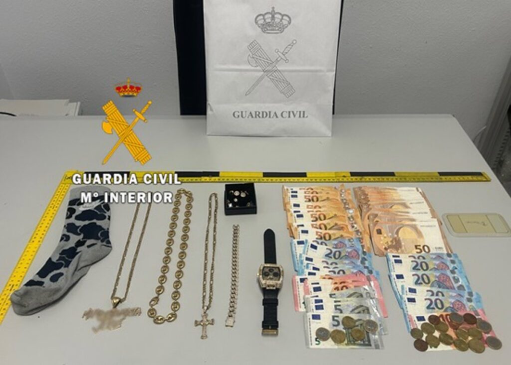 Tres detenidos por agresión y varios robos de joyas y