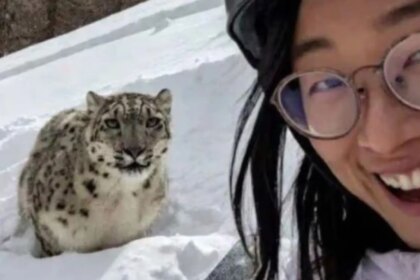 El selfie de una turista segundos antes de que un leopardo de las nieves la ataque