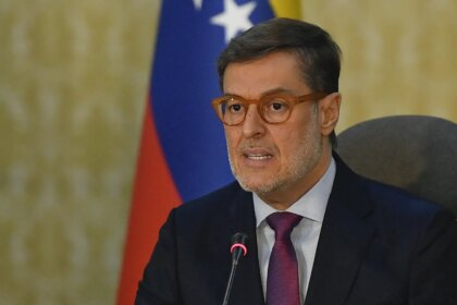 Venezuela designa a su representante diplomático ante EEUU y dice que viajará "muy pronto"