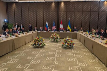 Ucrania y Rusia se centran en la cuestión territorial en Ginebra "sin expectativas innecesarias" y Trump presiona a Kiev