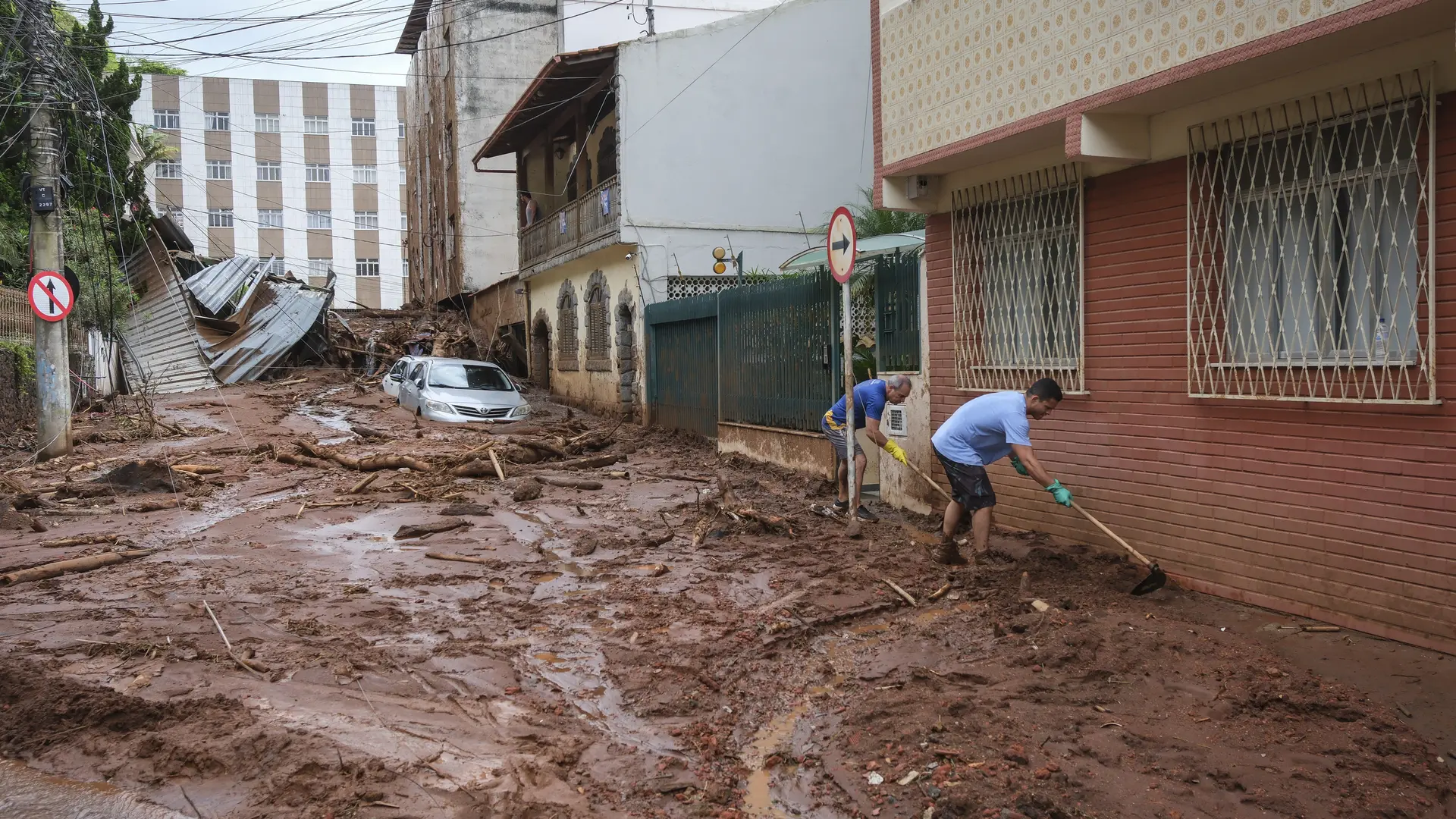 Aumentan a 37 los muertos y a 33 los desaparecidos por las lluvias torrenciales en el sureste de Brasil