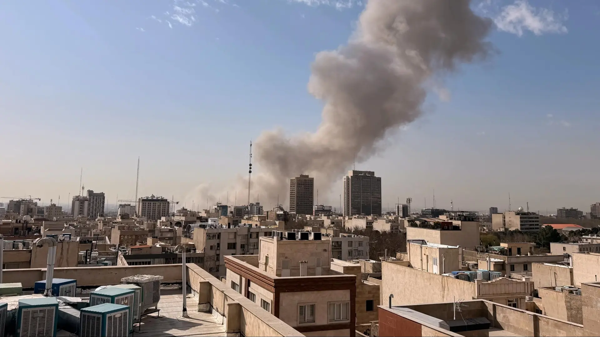EEUU e Israel atacan Irán, en directo | Ataque masivo de EEUU e Israel a Irán, su régimen y su programa nuclear: Teherán contraataca y promete "fuerte" venganza