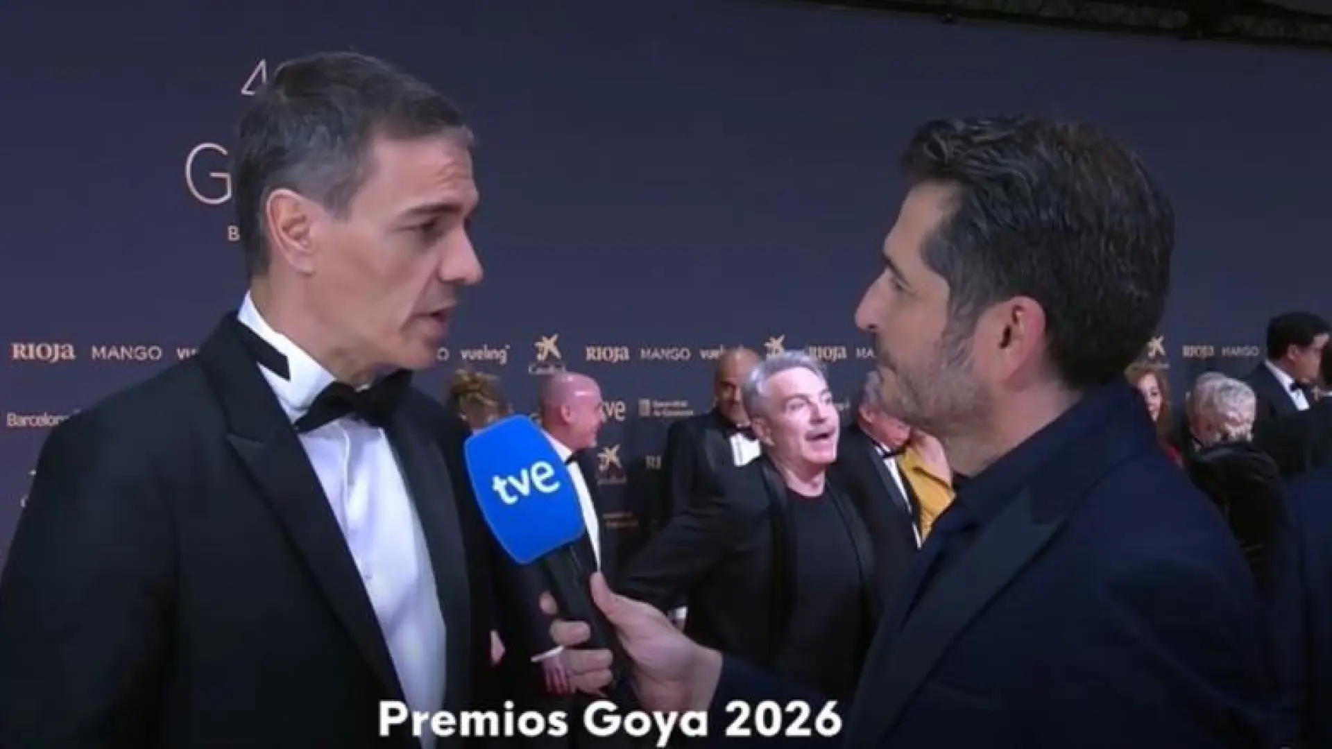 Pedro Sánchez denuncia en la alfombra roja de los Goya el "atropello a la legalidad internacional" en Irán