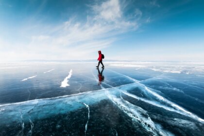 Rusia alerta sobre la trampa mortal del hielo del lago Baikal, uno de sus mayores atractivos turísticos en invierno