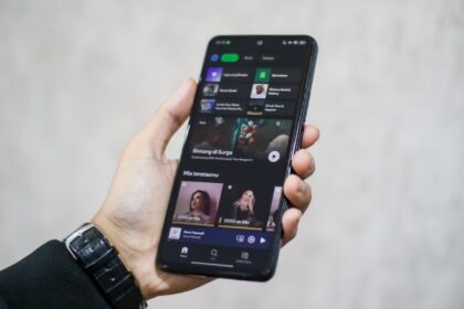 CEO de Spotify reveló que las nuevas funciones de la app han sido desarrolladas con IA