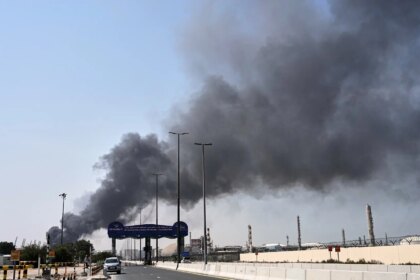 Denuncian que los Emiratos Árabes están deteniendo a los extranjeros que graban vídeos de los ataques iraníes