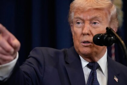 Trump dice ahora que un diálogo con Irán "es posible", pero Teherán se niega y le amenaza: "Tenga cuidado de no ser eliminado"