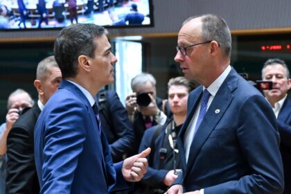 Europa abraza el "no a la guerra" y se une en torno a la diplomacia mientras Orbán se enroca su veto a la ayuda a Ucrania