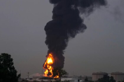 Guerra en Irán, en directo | Irán amplía su radio de ataque hacia una base de EEUU y Reino Unido en el Índico e Israel avisa de un "aumento significativo" de los bombardeos