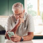 Convierte tu viejo celular en una cámara espía indetectable para vigilar tu casa