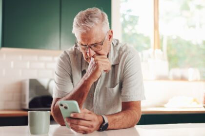 Convierte tu viejo celular en una cámara espía indetectable para vigilar tu casa