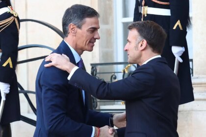 Macrón reúne hoy a 40 países para idear soluciones contra el bloqueo de Ormuz en una cumbre en la que participará España