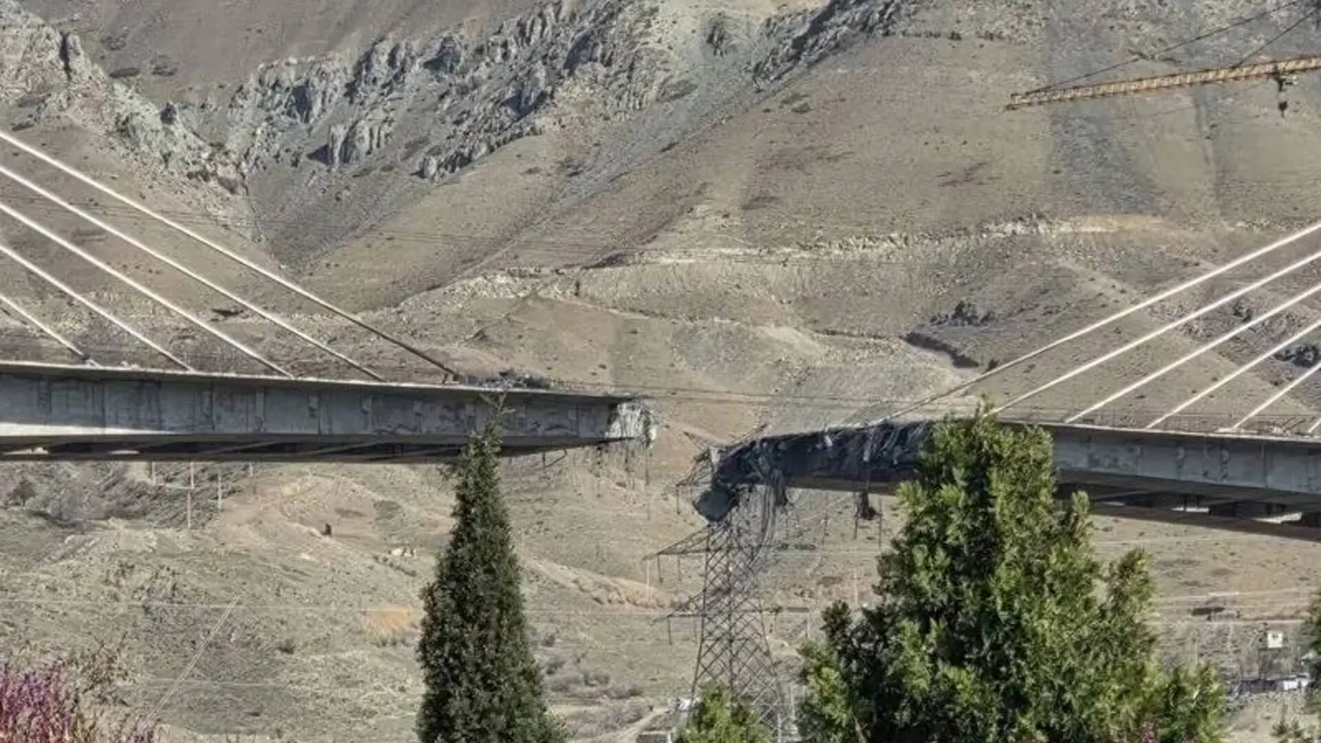 Guerra de EEUU e Irán, en directo | Trump dice que EEUU "ni siquiera ha empezado a destruir lo que queda en Irán" tras volar el puente más grande del país
