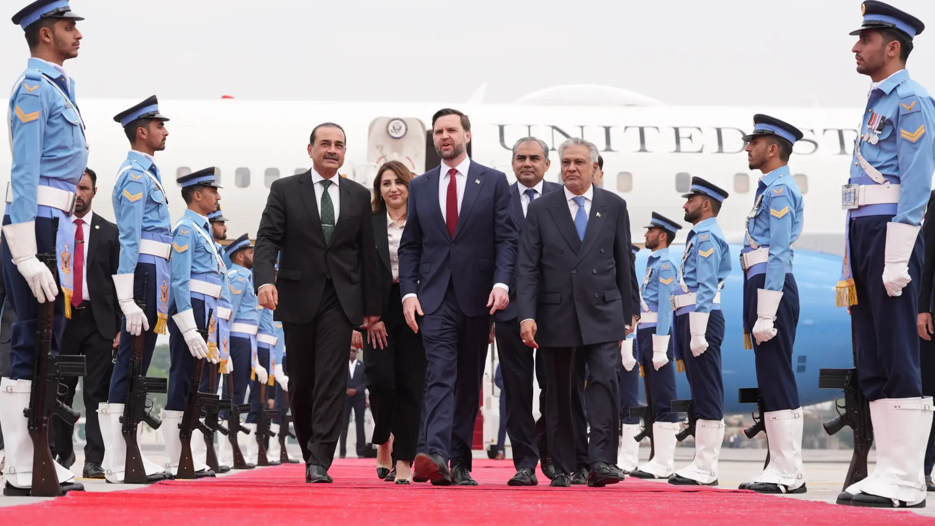 Guerra en Irán, en directo | Comienzan las conversaciones entre máxima tensión: Trump llama "perdedor" y "estado fallido" a Irán