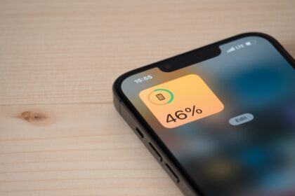 Apple y Samsung tendrán que permitir que cambies la batería de tu celular gracias a la nueva ley de la Unión Europea