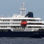 Imagen del crucero MV Hondius en el mar, con personal sanitario preparado para atender posibles casos de hantavirus