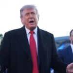 Trump y ejecutivos estadounidenses en una imagen de viaje oficial a China