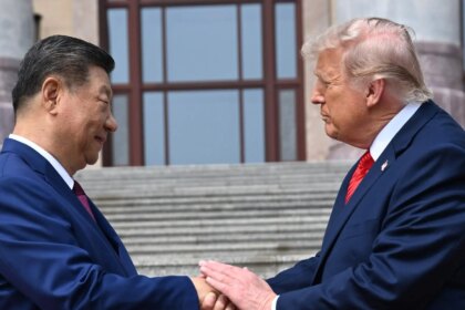 Xi Jinping y Donald Trump se reunen en Pekín, tensiones en el aire