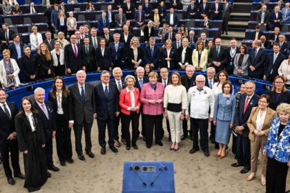 Imagen de la ceremonia de entrega de insignias de la Orden del Mérito en el Parlamento Europeo