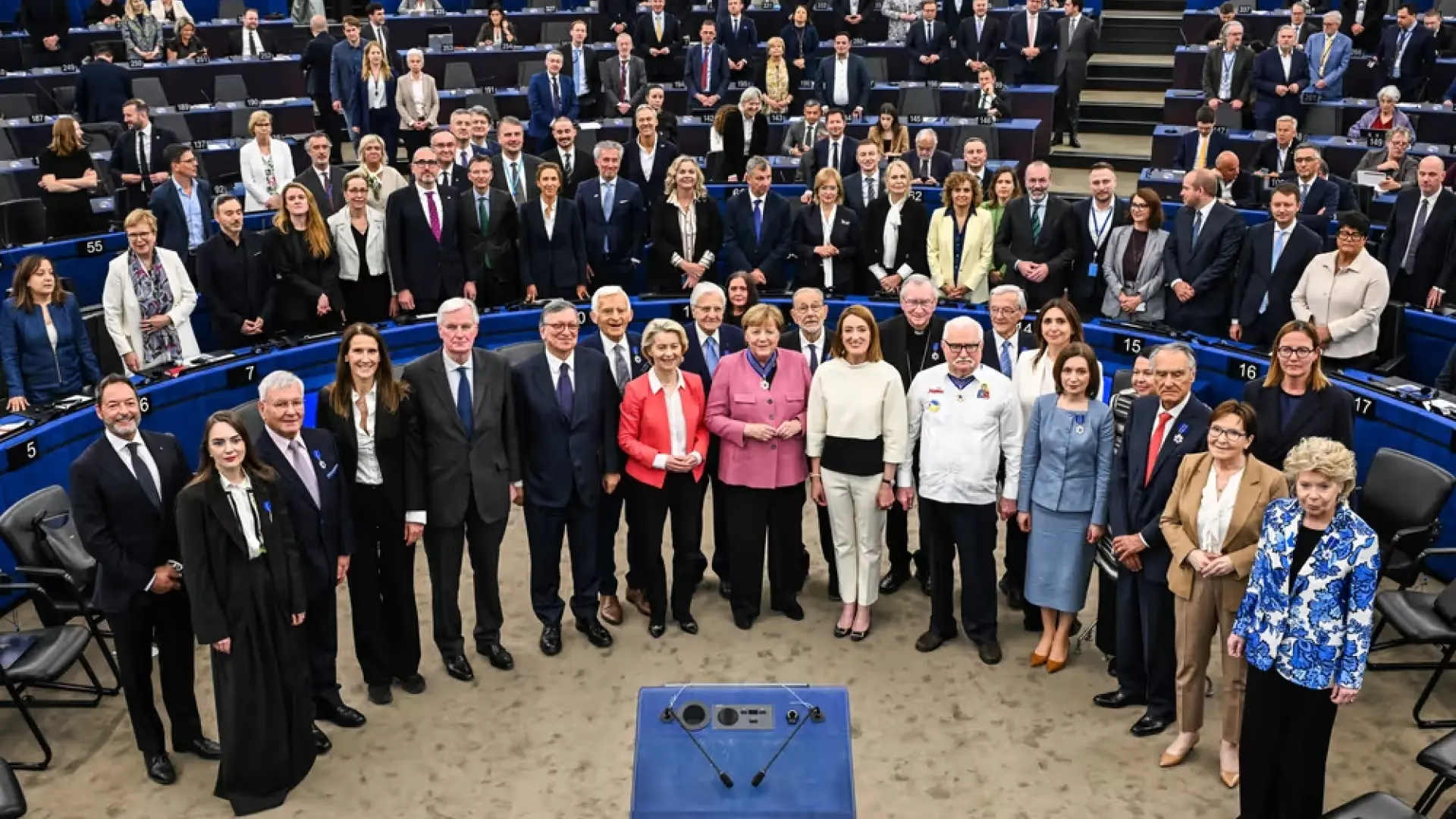 Imagen de la ceremonia de entrega de insignias de la Orden del Mérito en el Parlamento Europeo