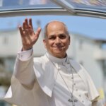 El presidente del Gobierno, Pedro Sánchez, en una reunión con el Papa en el Vaticano