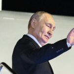Vladimir Putin en una rueda de prensa en Kazajistán