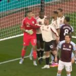 Jugadores de Aston Villa celebrando un gol en un partido de fútbol
