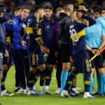 Jugadores de Boca y Cruzeiro en un enfrentamiento intenso durante la Copa Libertadores