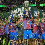 Jugadores de Crystal Palace celebrando el título de la Conference League