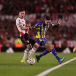 Ángel Di María siendo repudiado por la multitud en el Monumental