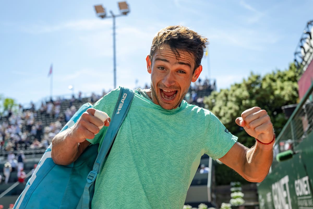 Mariano Navone en acción durante su victoria en el ATP 250 de Ginebra