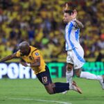 Nicolás Otamendi jugando con la selección argentina de fútbol