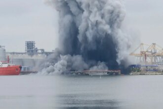 Imagen de un dron naval en el mar, con la costa rumana al fondo