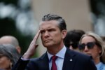 El secretario de Defensa de EEUU compara el desembarco de Normandía con la "invasión" de inmigrantes en las playas de España
