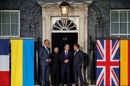 El presidente ucraniano Volodimir Zelenski en una reunión con líderes europeos