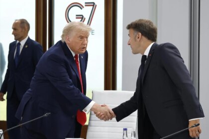 Donald Trump hablando en una reunión con el presidente de Egipto, Al Sisi