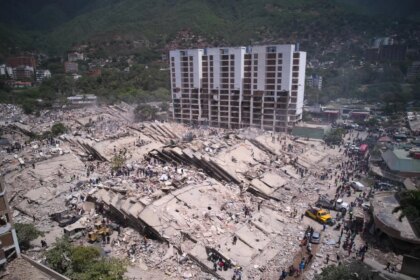 Edificios derrumbados en La Guaira tras terremotos de 7,2 y 7,5 en Venezuela