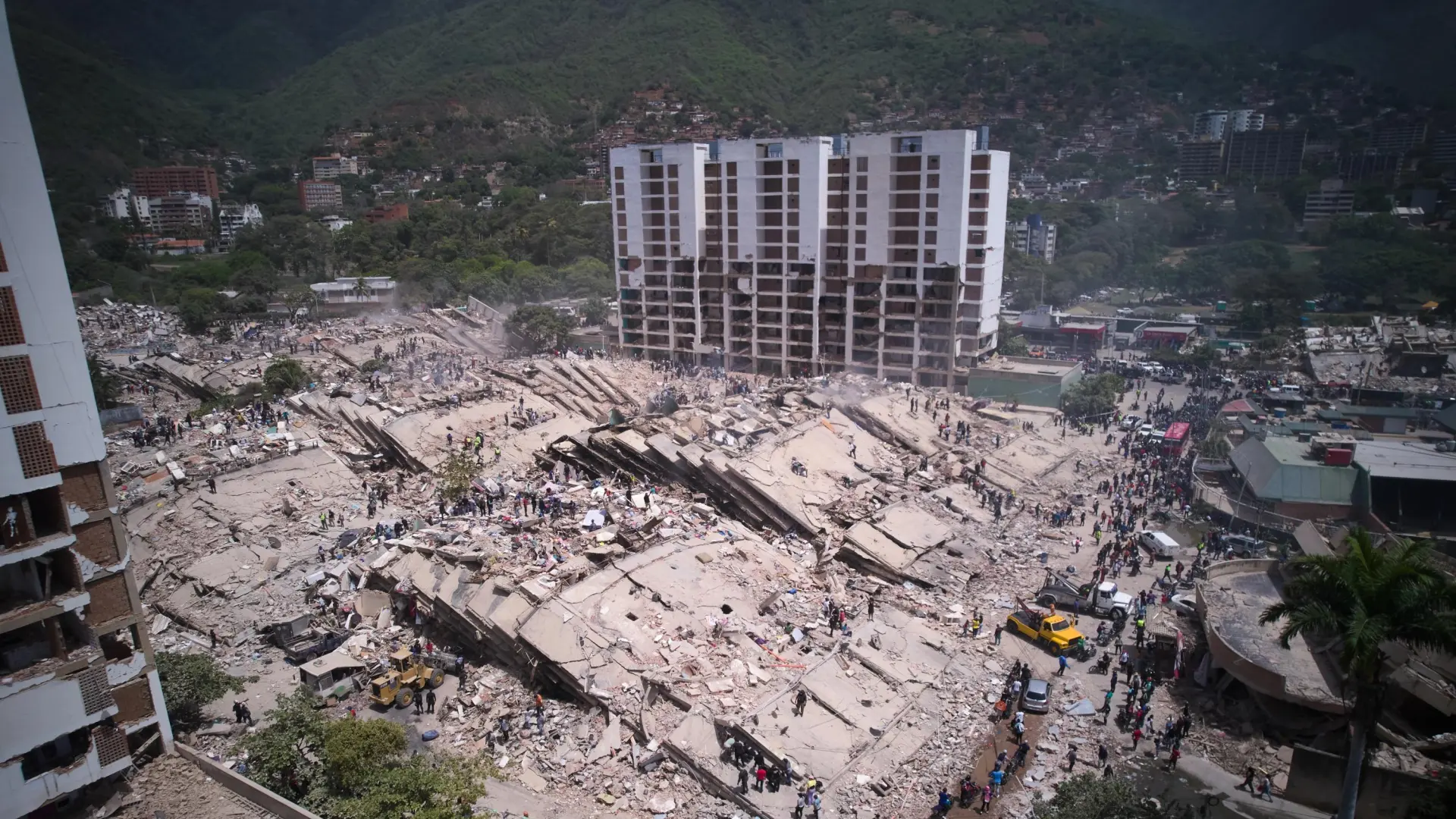 Edificios derrumbados en La Guaira tras terremotos de 7,2 y 7,5 en Venezuela