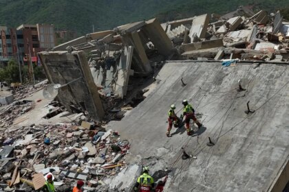Edificios derrumbados en La Guaira tras terremotos de 7,2 y 7,5 en Venezuela