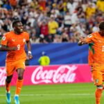 Jugadores de Costa de Marfil celebrando el gol de Amad Diallo que les dio la victoria 1-0 ante Ecuador