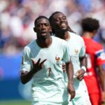 Ousmane Dembélé celebra tras marcar un gol con Francia, demostrando su resurgimiento técnico y mental