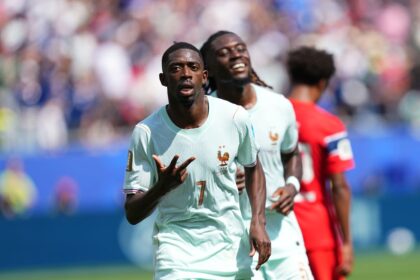 Ousmane Dembélé celebra tras marcar un gol con Francia, demostrando su resurgimiento técnico y mental