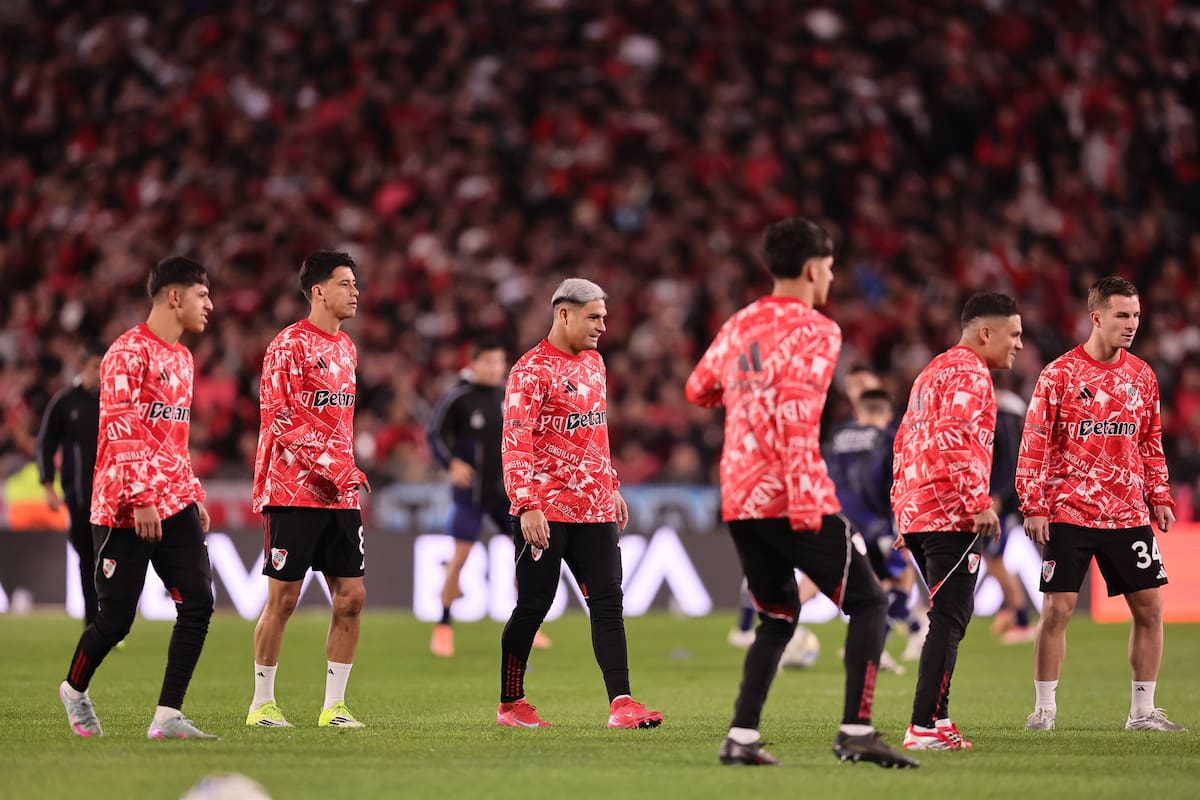 Un equipo de fútbol con jugadores que tienen el cartel de venta o son considerados prescindibles en River.