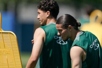 Imagen de 'Hadj Messi' y 'Mazadona' en acción con la selección de Argelia