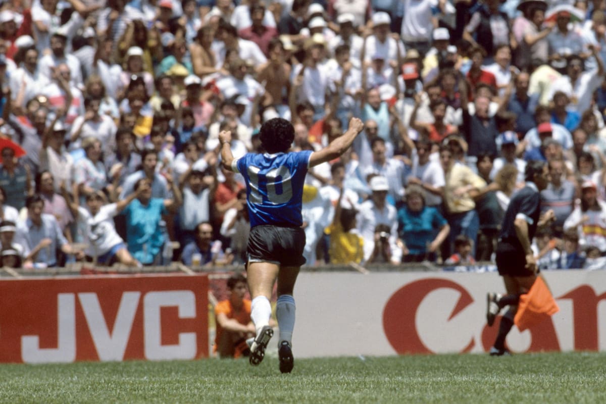 La selección argentina de fútbol con su camiseta celeste y blanca en un partido del Mundial