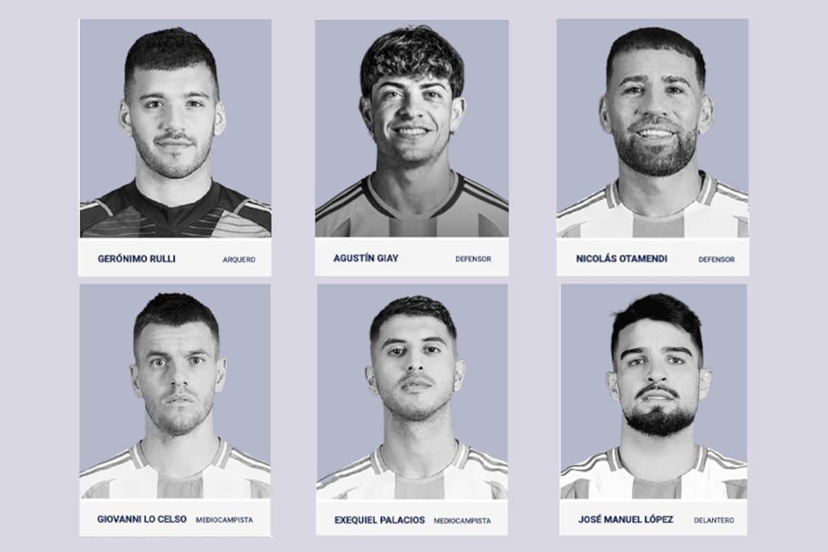 Jugador de la selección anotando un gol con Messi en el campo