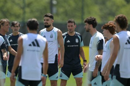 Lionel Scaloni durante una sesión de entrenamiento con la selección argentina