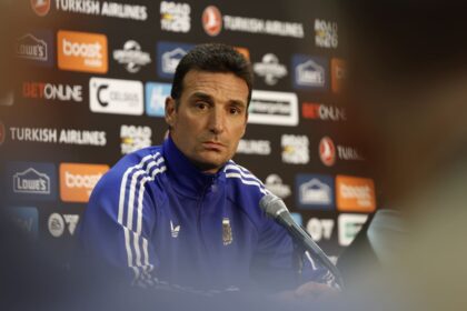 Lionel Scaloni y Leo Messi en una imagen de archivo